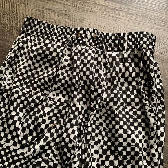 Michael Kors Size 2P Black and White 100% Polyester Pants - Picture 2 of 6